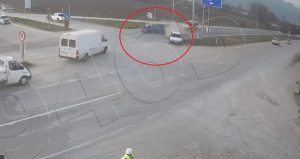 Kırmızı ışıkta faciaya ramak kala