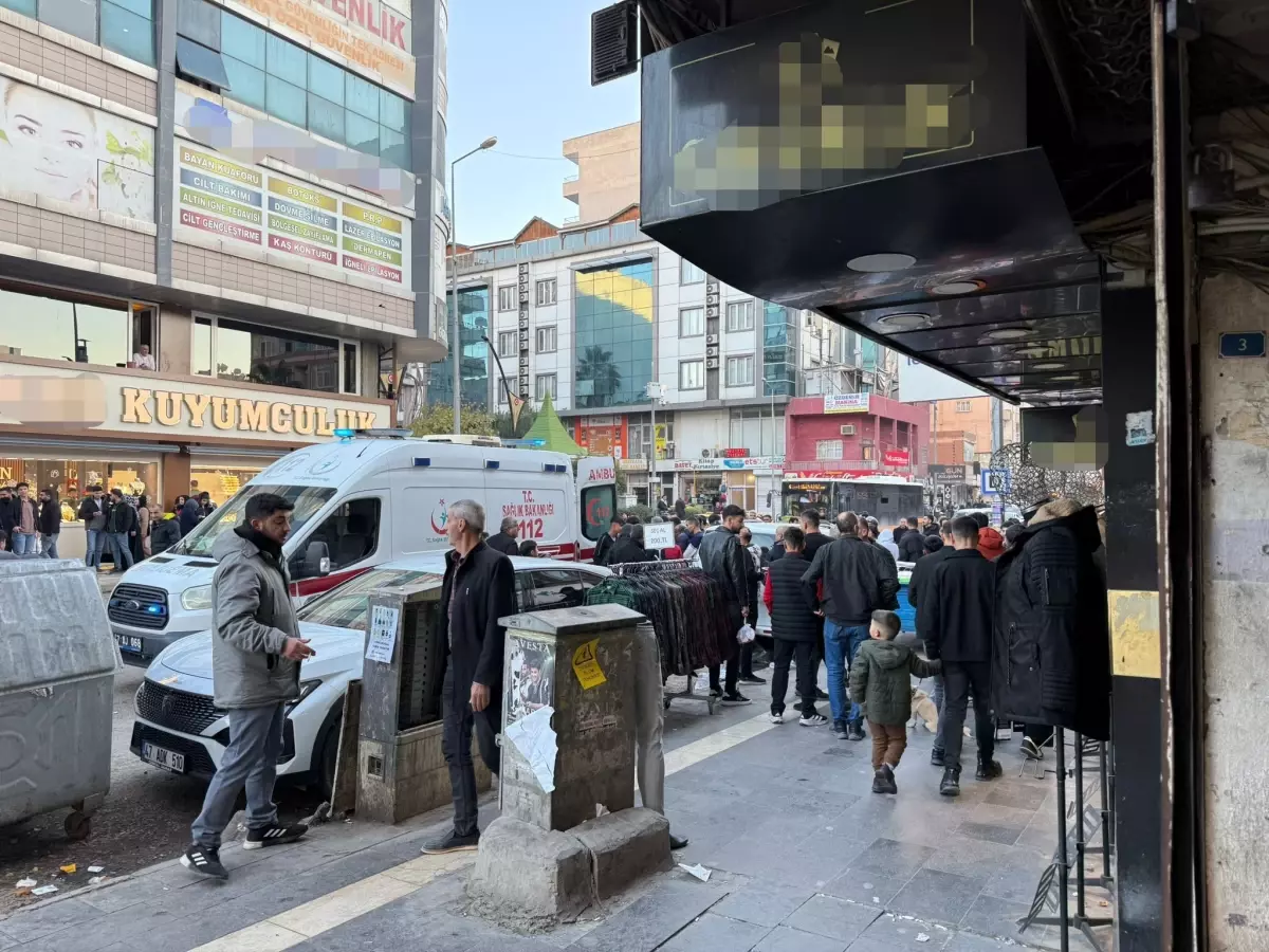 Kızıltepe’de klima montajı yapan işçi düştü