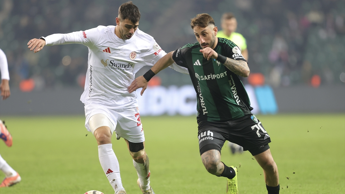 Kocaelispor evinde Antalyaspor’a karşı kazandı