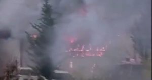 Köylüler çatışma bittikten sonra teröristlerin evini yaktı