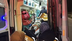 Kütahya’da Otomobil Devrildi: Sürücü Sıkıştı