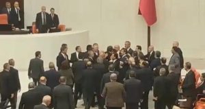 Mecliste CHP’li ve AKP’li vekillerin ‘Atatürk’ gerilimi