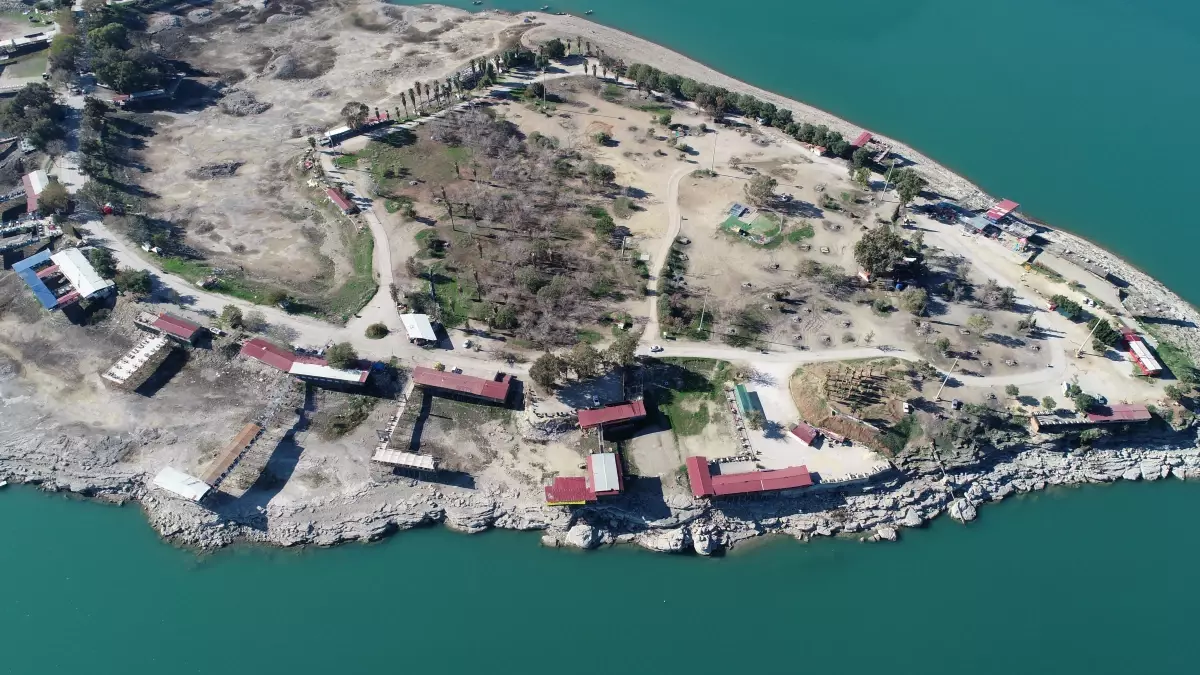 Menderes Adası’ndaki Kaçak Yapılar Yıkılacak