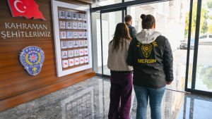 Mersin’de evlere dadanan hırsızlar yakalandı