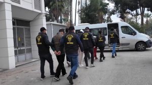 Mersin’de fuhuş şebekesi çökertildi: 3 tutuklama
