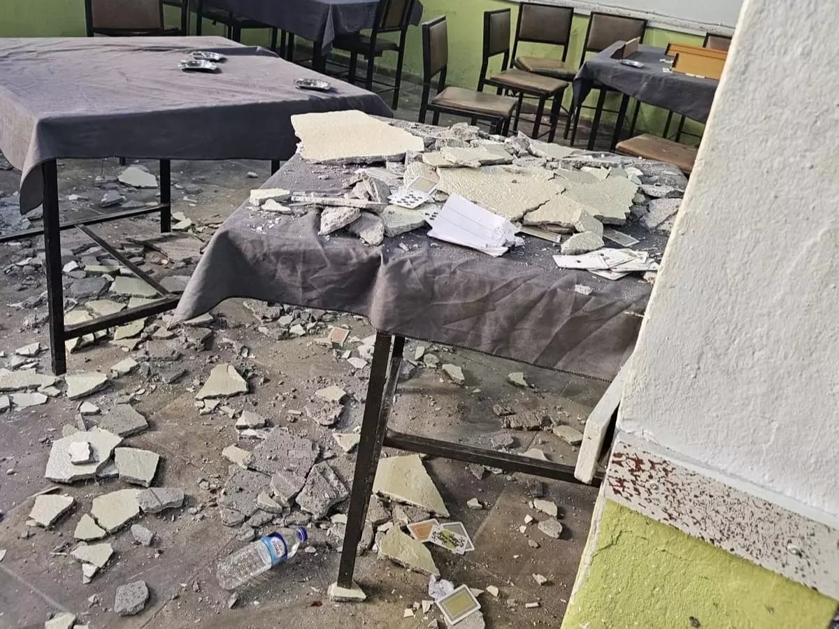 Nusaybin’de Kıraathanede Tavan Çöktü: 2 Yaralı