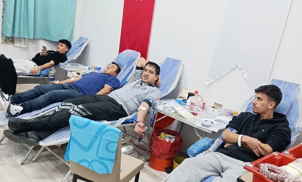 Öğrencilerden Kan Bağışı Destek