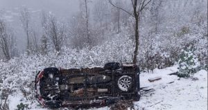 Ordu’da kamyonet şarampole yuvarlandı: 1’i ağır 6 yaralı