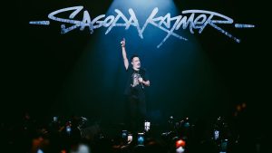 Rapçi Sagopa Kajmer’in sahnesinde ilginç anlar! Ağzına sigara attılar