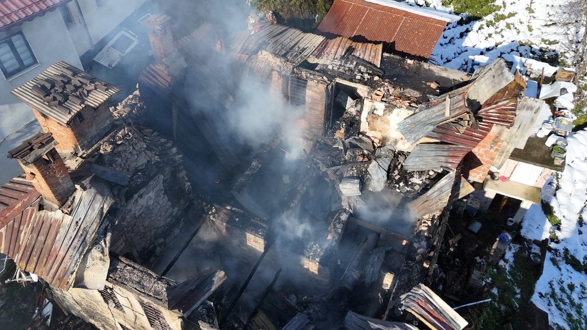 Rize’de bir evde çıkan yangın 2 evi daha küle çevirdi