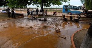 Rize’de içme suyu isale hattı patladı
