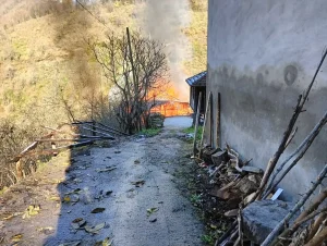 Salıpazarı’ndaki Yangında Bir Ev Küle Döndü