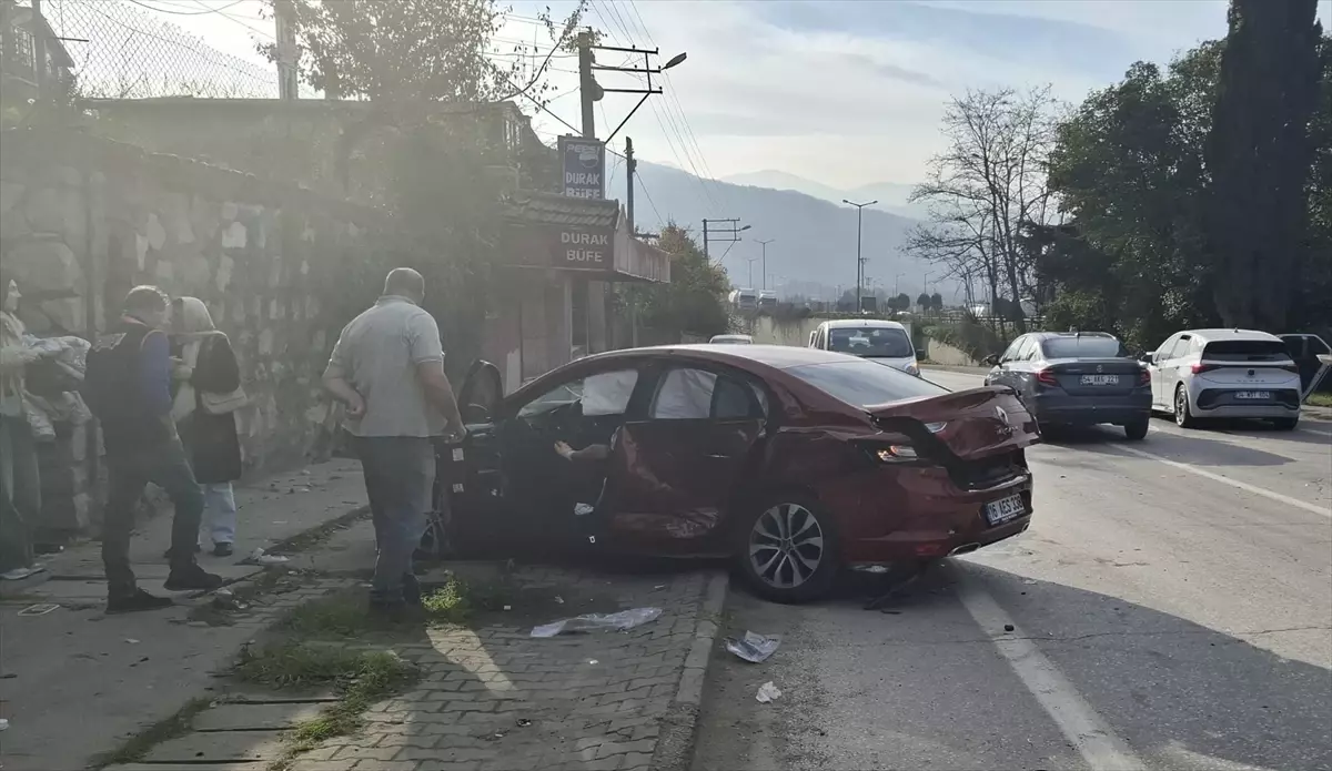 Sapanca’da Trafik Kazası: 5 Yaralı