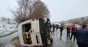 Sivas’ta öğrenci servisi devrildi: 15 yaralı