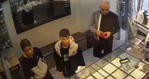 Sosyal medya bu çocukları konuşuyor: Milyon liralık altını sahibine teslim ettiler