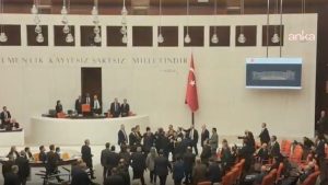 TBMM’deki bütçe maratonunda gerilim: CHP ve AK Partili vekiller birbirine girdi