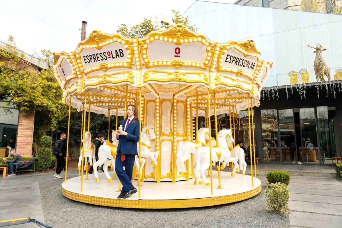 Tommy Cash İstanbul’da Flashmob Performansı Sergiledi