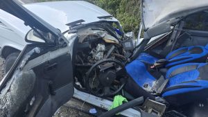 Trabzon’da üzerine kaya düşen araçta 5 kişi yaralandı