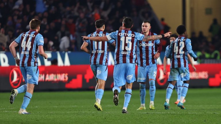 Trabzonspor, Fatih Tekke ile Akyazı Stadı’nda boyun eğmiyor