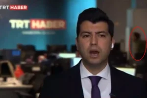 TRT canlı yayınında bir kadın ”Yeter” diye bağırıp ceketini yırttı