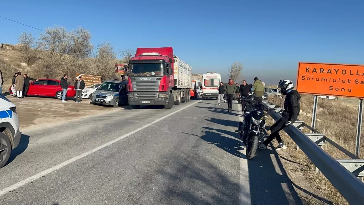 Ürgüp’te Midibüs ve Otomobil Çarpıştı