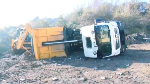 Üsküdar’da Hafriyat Kamyonu Devrildi