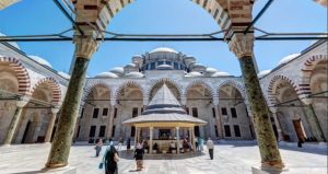 Valilik karar aldı: Cami önünde satışı yasaklandı