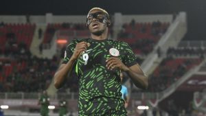 Victor Osimhen, milli takım kampında şarkı söyledi