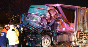 Yağış başladı TIR’lar birbirine girdi! Sahil yolunda kaza paniği