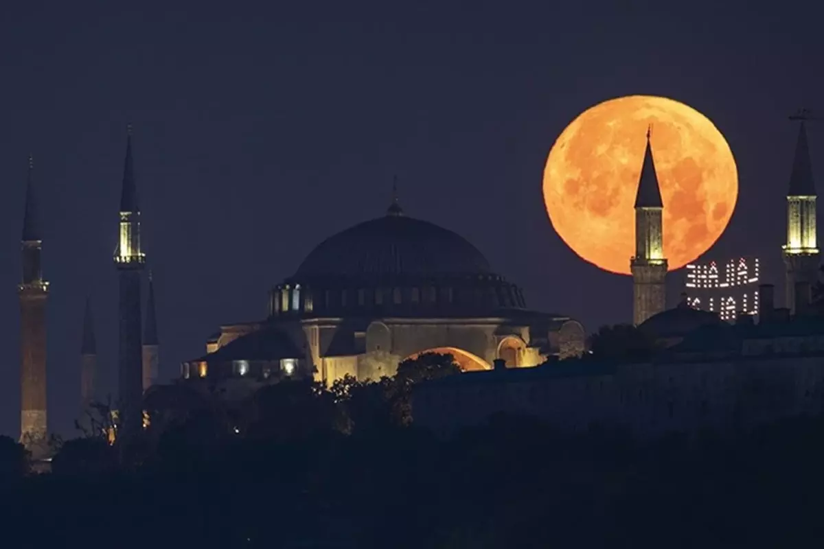 Yarın İslam alemi için 33 yıl sonra bir ilk yaşanacak