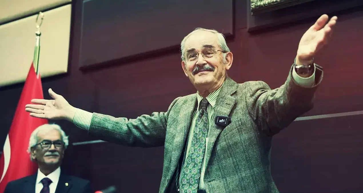 Yılmaz Büyükerşen siyaseti bıraktığını açıkladı