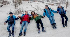 Yoğun kar yağışı eğitimi durdurdu! Dört şehirde okullar tatil edildi