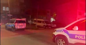 Yoldan geçerken silahlı kavganın ortasında kalıp vuruldu