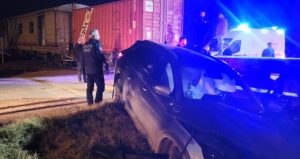 Yük treni otomobille çarpıştı: Yaralılar var