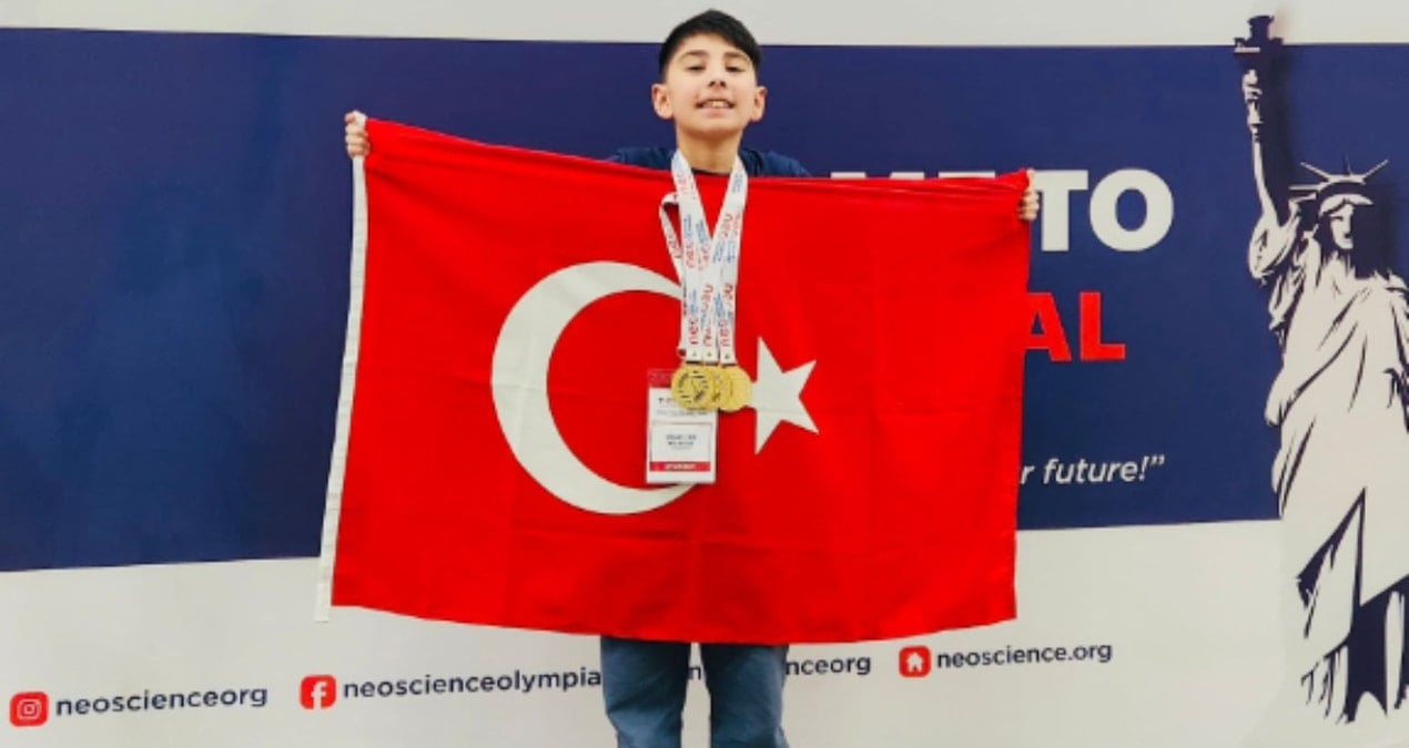 11 yaşındaki Sidar, Amerika’daki olimpiyatlarda matematikte dünya birincisi oldu