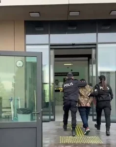 16 ilde aranan şüpheli, İzmir’de yakalandı