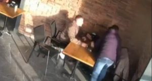 16 yaşındaki çocuk 2 kişiyi bıçakladı!