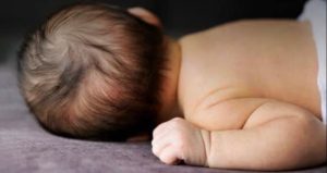 2 aylık bebek açlıktan öldü. Anne ve baba gözaltında