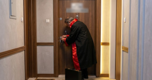 30 yaşındaki hakimi tekme tokat dövenler hatırlı kişi çıktı