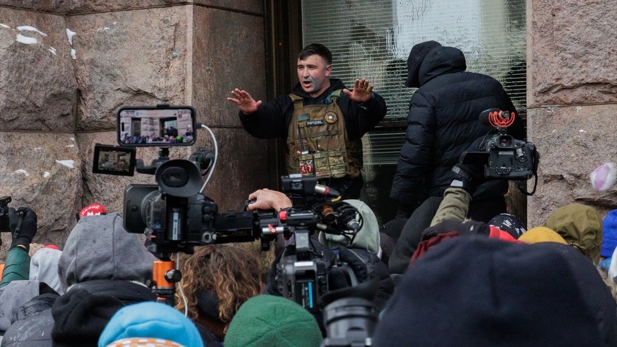 ABD’de Müslüman karşıtı gösteride Kur’an-ı Kerim yakmaya çalıştılar