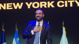 ABD’de tarihi yemin: Zohran Mamdani Kur’an-ı Kerim’e el basarak göreve başlayacak