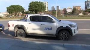 Adalar’da Denize Düşen Kişi İçin Arama Çalışmaları Devam Ediyor