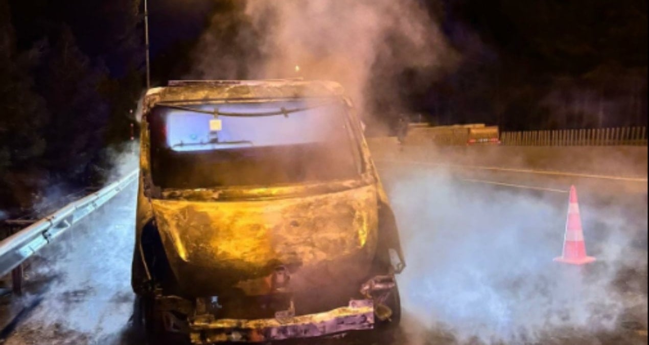 Adana Pozantı’da seyir halindeki çekici yandı