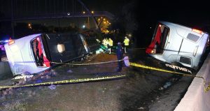 Adana’da yolcu otobüsü devrildi: Çok sayıda yaralı var