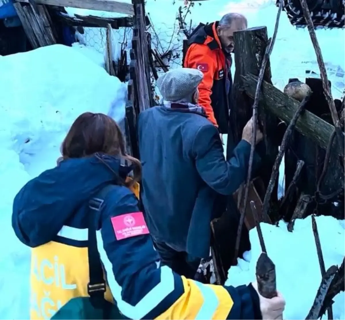 AFAD, Köydeki Hastayı Kurtardı