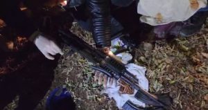 Ahırda uzun namlulu silahlar ele geçirildi