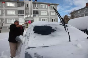 Ahlat’ta Kar Yağışı Etkili Oldu