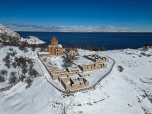 Akdamar Adası Kış Manzarası ile Ziyaretçilerin Uğrak Noktası
