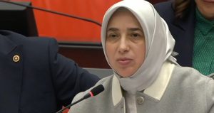 AKP’li Özlem Zengin bu kez soyadıyla tartışma konusu: Tek tek okudu