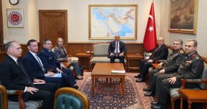 AKP’lileri kızdıran fotoğraf: ‘Böyle oturma düzeni olmaz, çok incitici’